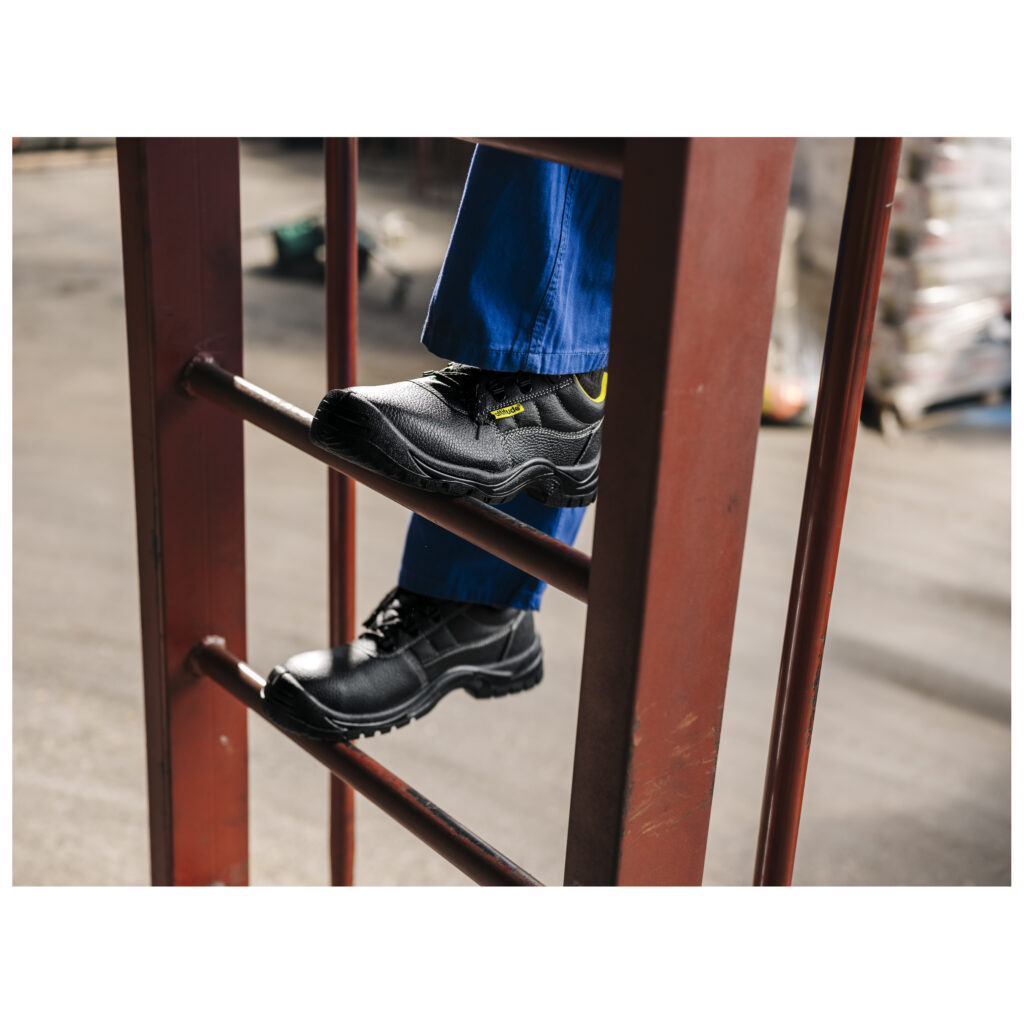 ALT-1903-BL_LIFESTYLE01_default